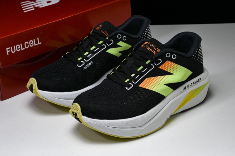  New Balance FuelCell Rebel V4 MFCXLL3