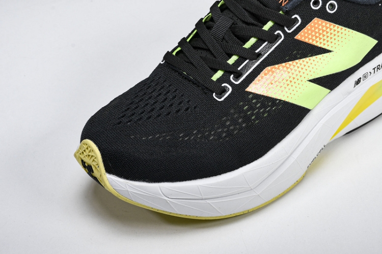  New Balance FuelCell Rebel V4 MFCXLL3