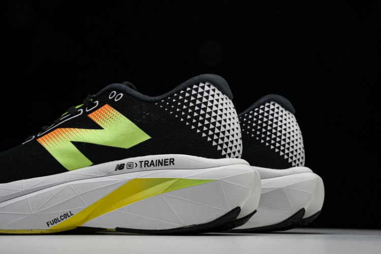  New Balance FuelCell Rebel V4 MFCXLL3