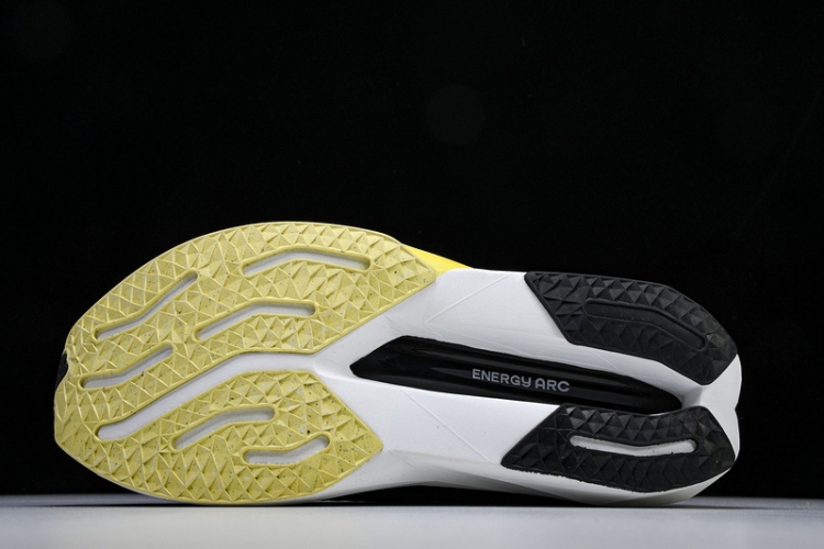  New Balance FuelCell Rebel V4 MFCXLL3