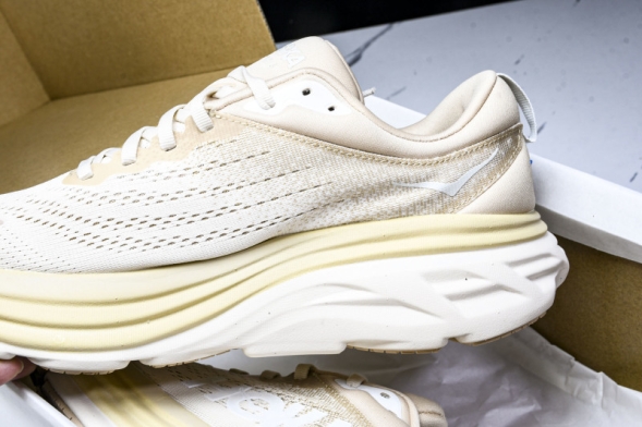 HOKA Bondi 8 1123202 SSEG 