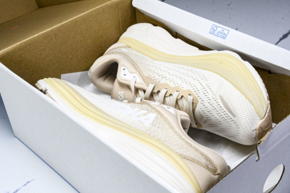 HOKA Bondi 8 1123202 SSEG 