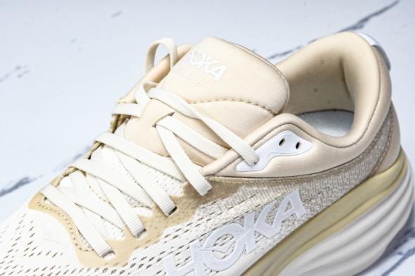 HOKA Bondi 8 1123202 SSEG 