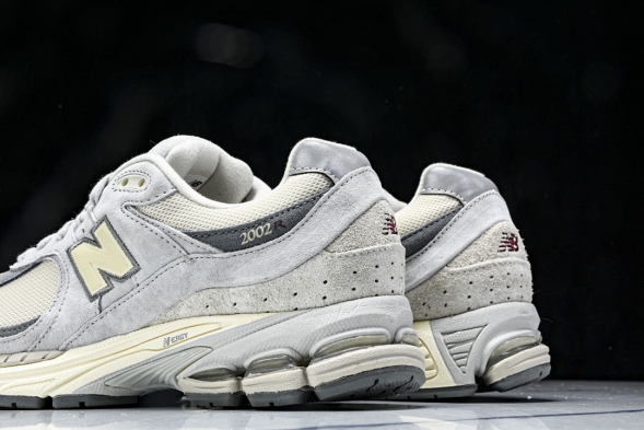 New Balance 2002R M2002RLN 