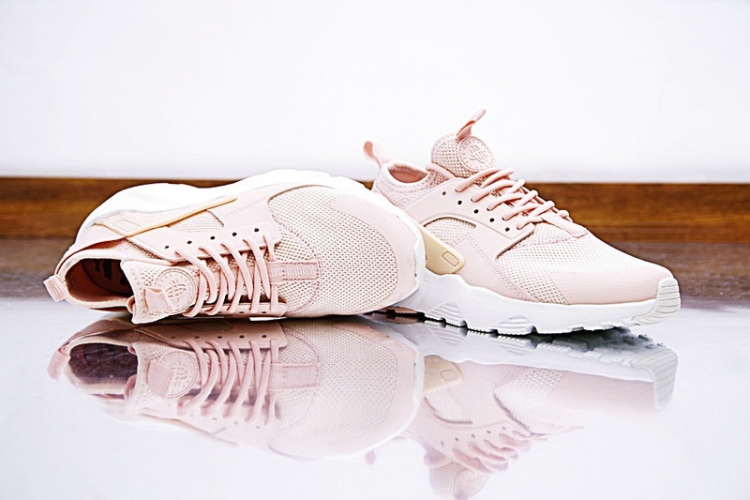 NIKE AIR HUARACHE RUN ULTRA ID 833147-801