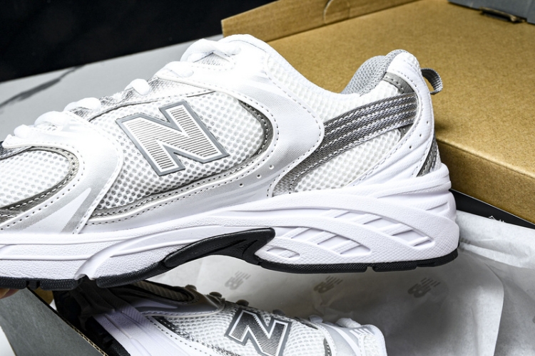  New Balance 530 MR530AD