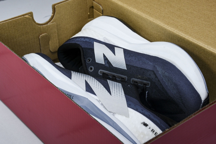  New Balance FuelCell Rebel V4 MFCXLK4