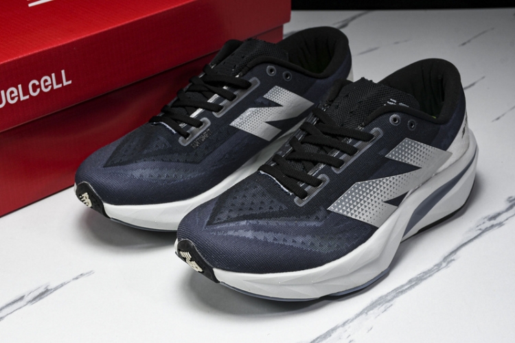  New Balance FuelCell Rebel V4 MFCXLK4