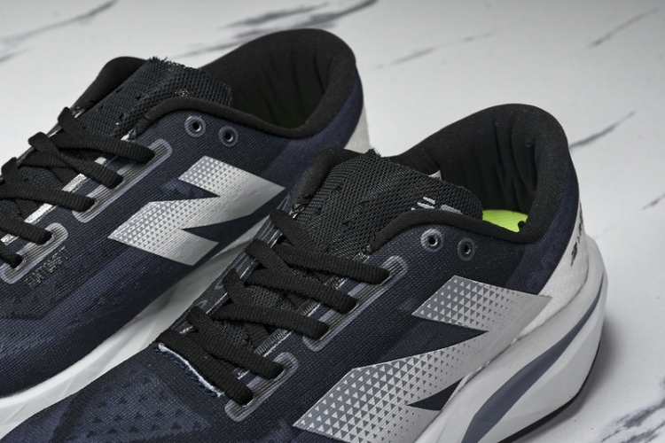  New Balance FuelCell Rebel V4 MFCXLK4