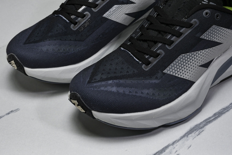  New Balance FuelCell Rebel V4 MFCXLK4
