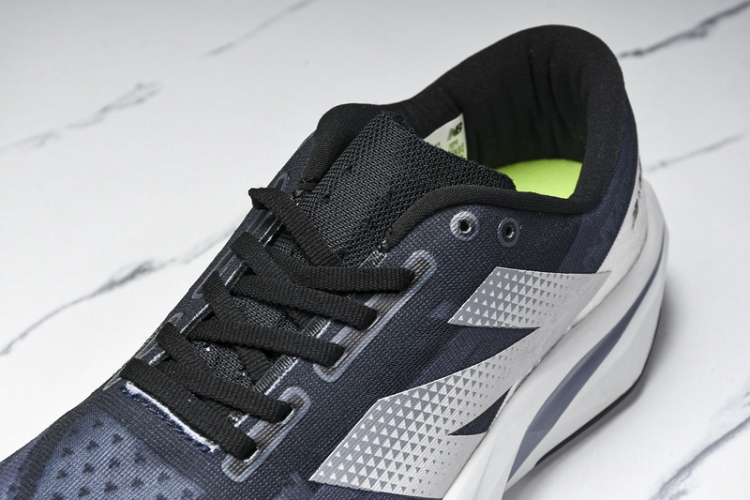  New Balance FuelCell Rebel V4 MFCXLK4