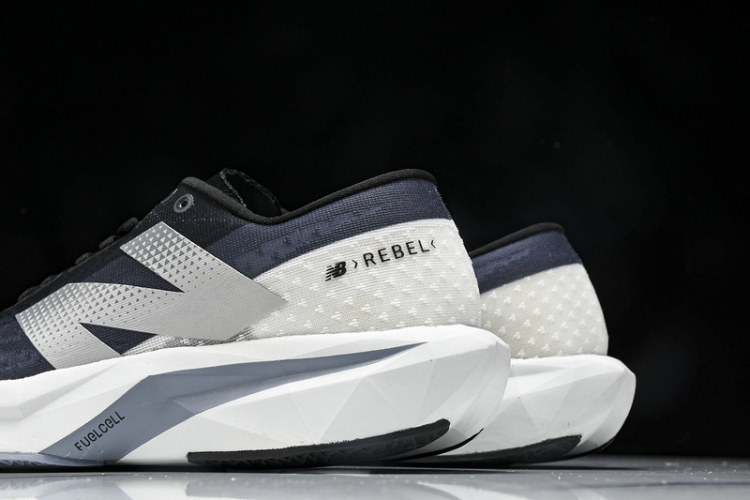  New Balance FuelCell Rebel V4 MFCXLK4