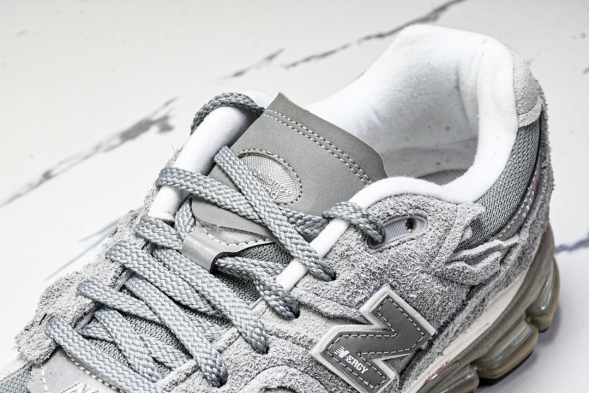 New Balance 2002R M2002RDM 