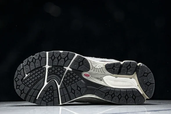 New Balance 2002R M2002RDM 