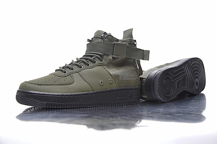 Nike SF Air Force 1 Utility Mid QS