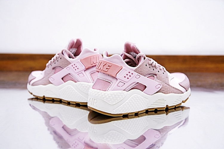 NIKE AIR HUARACHE RUN ULTRA 683818-601