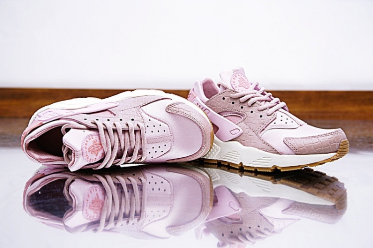 NIKE AIR HUARACHE RUN ULTRA 683818-601