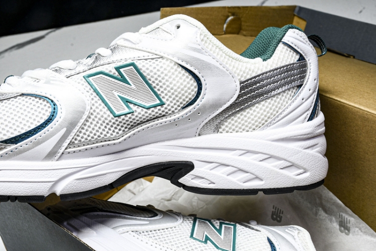  New Balance 530 MR530AB
