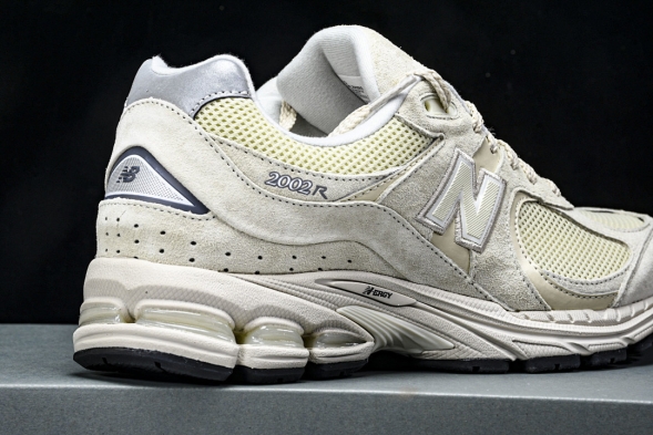 New Balance 2002R ML2002RE 