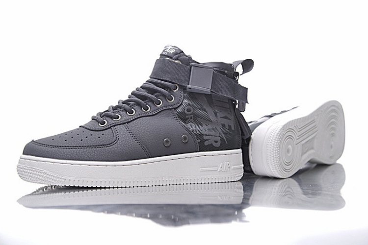 Nike SF Air Force 1 Utility Mid QS 