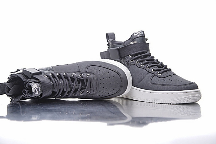 Nike SF Air Force 1 Utility Mid QS 