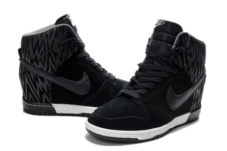 WMNS Nike Dunk Sky Hi SB 