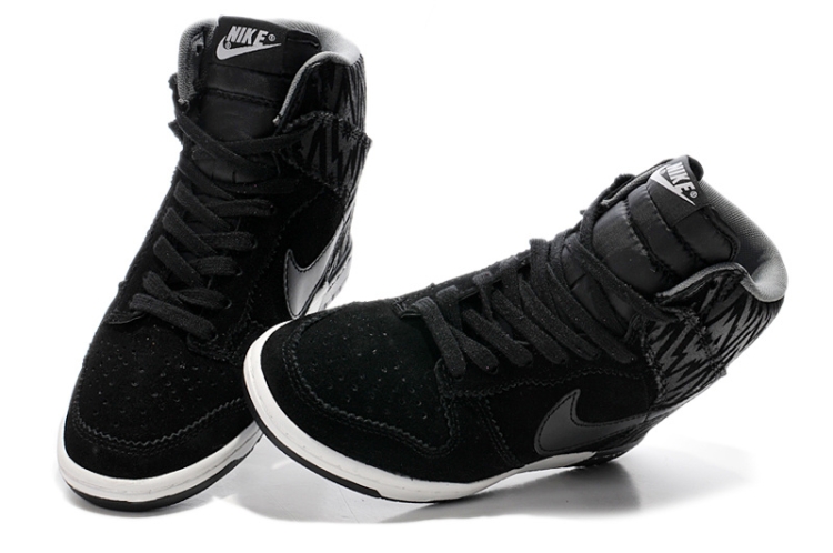 WMNS Nike Dunk Sky Hi SB 