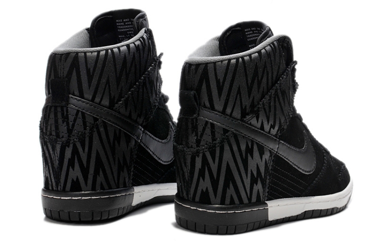 WMNS Nike Dunk Sky Hi SB 