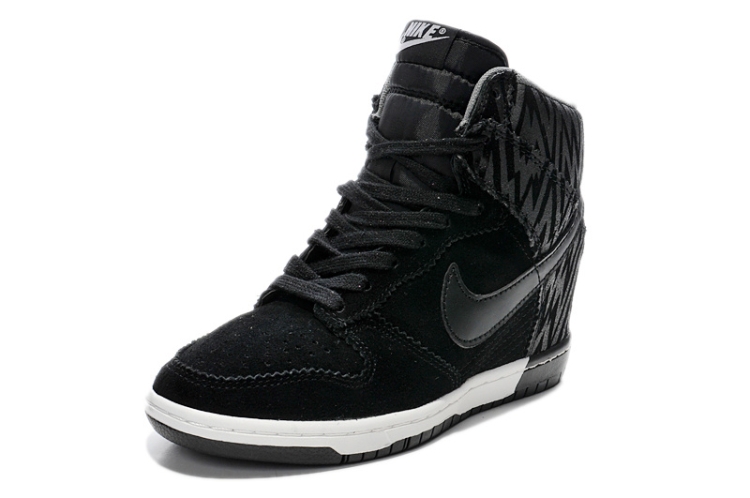 WMNS Nike Dunk Sky Hi SB 