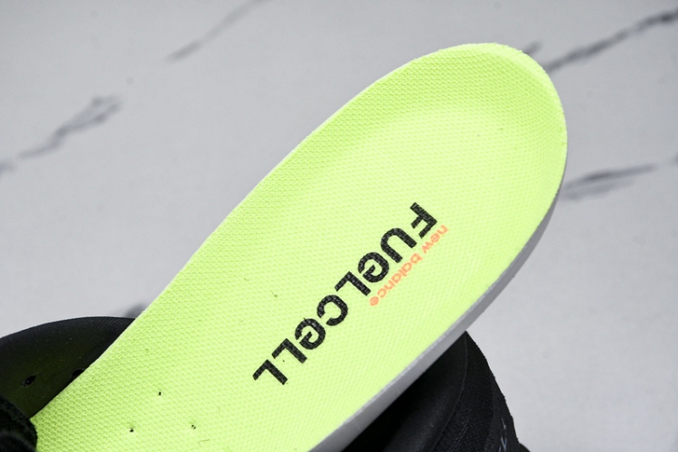  New Balance FuelCell Rebel V4 MFCXLB4 