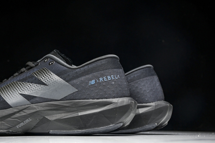  New Balance FuelCell Rebel V4 MFCXLB4 