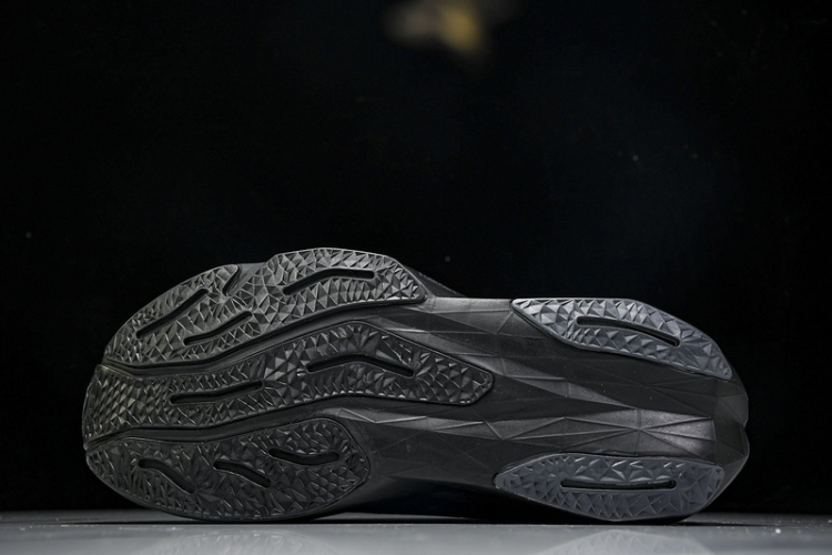  New Balance FuelCell Rebel V4 MFCXLB4 