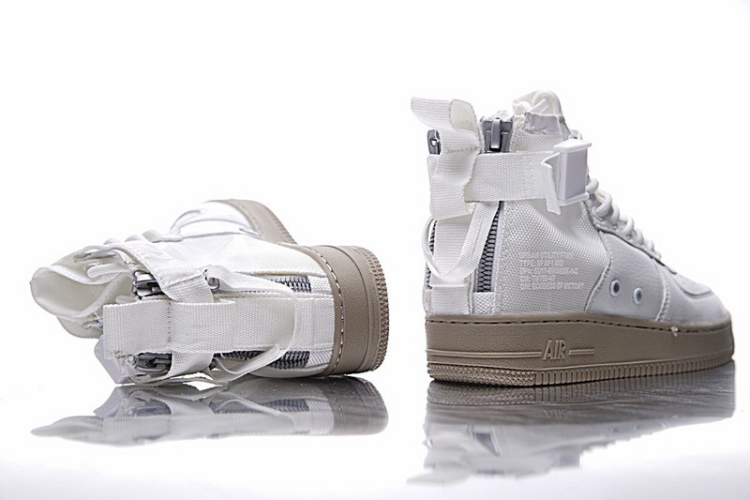 Nike SF Air Force 1 Utility Mid QS