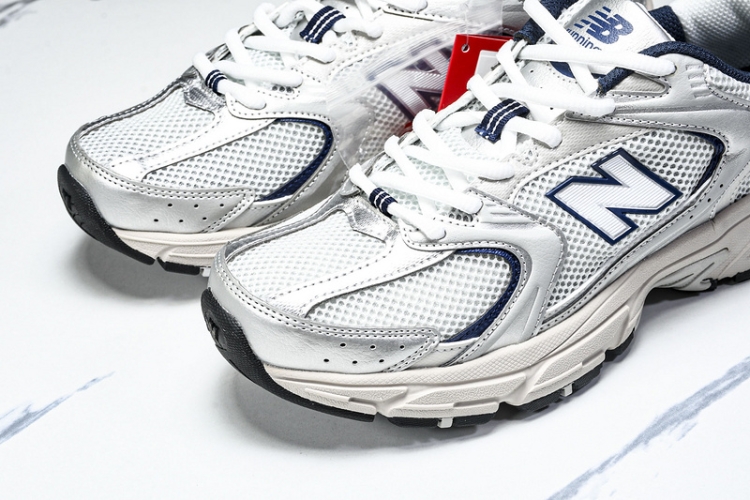  New Balance 530 MR530KA