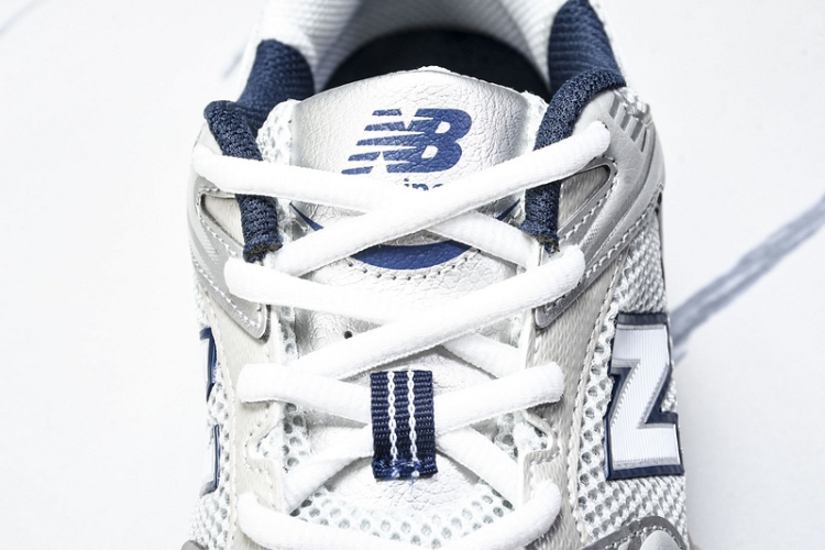  New Balance 530 MR530KA