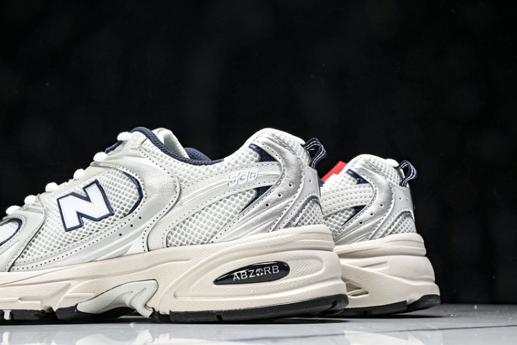  New Balance 530 MR530KA