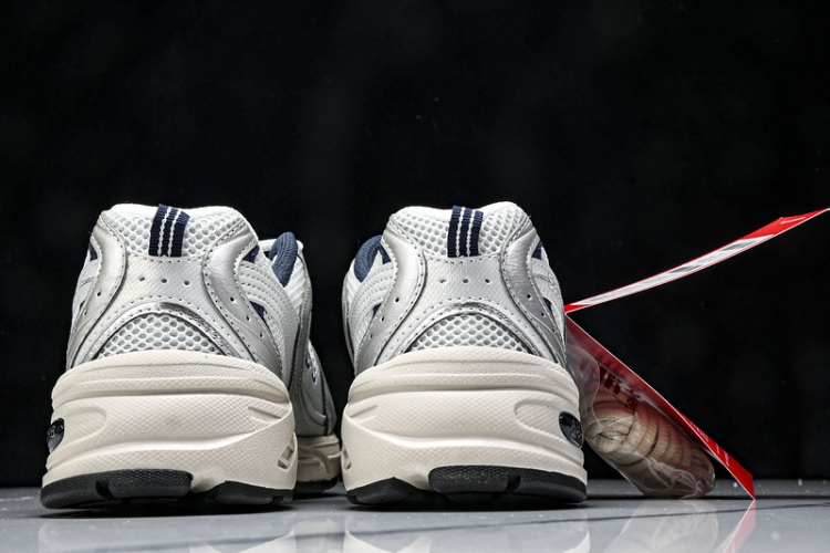  New Balance 530 MR530KA