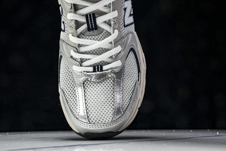  New Balance 530 MR530KA