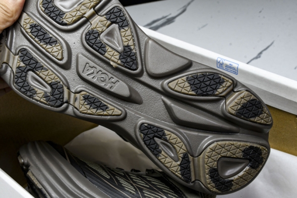 HOKA Bondi 8 1155391 UBR 