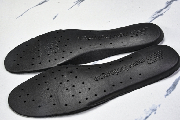 New Balance 2002R M2002RDB 