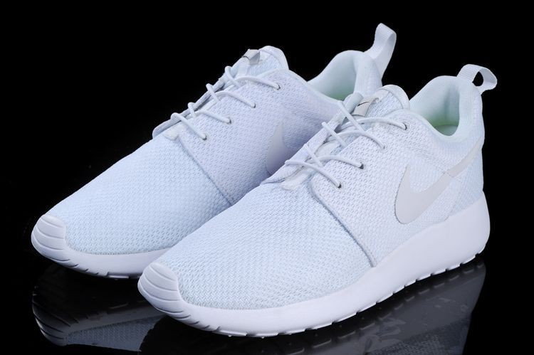 Nike roshe run all white sales