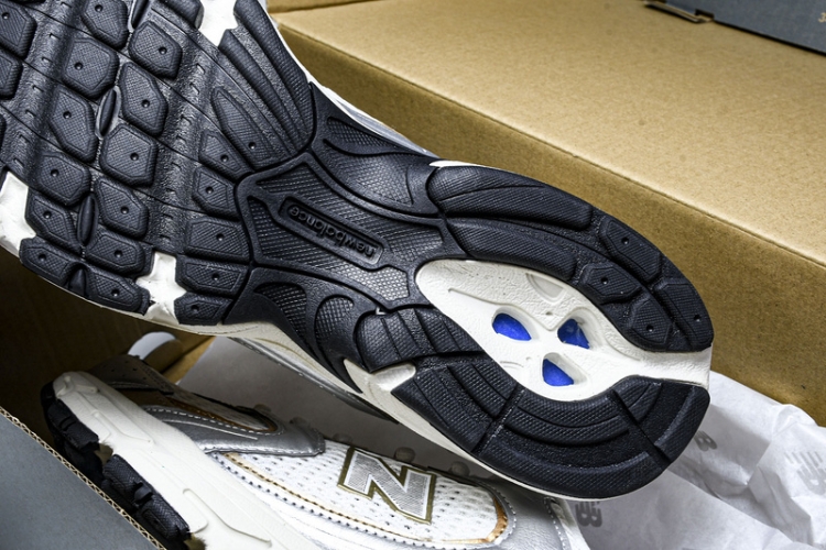  New Balance 530 MR530ZG