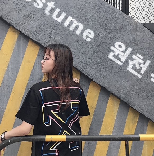  Off-White  