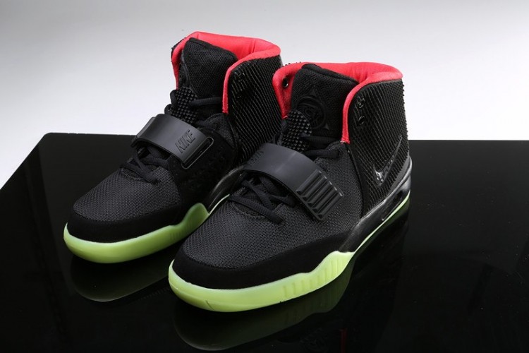 Nike Air Yeezy II Кроссовки Glow In The Dark-Black Solar Red 