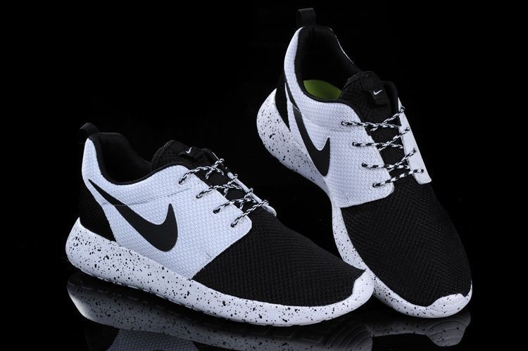 Nike Roshe Run ID  Black/White