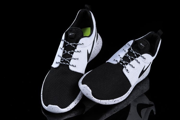 Nike Roshe Run ID  Black/White