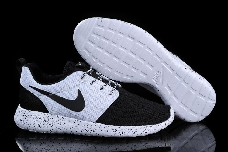 Nike Roshe Run ID  Black/White