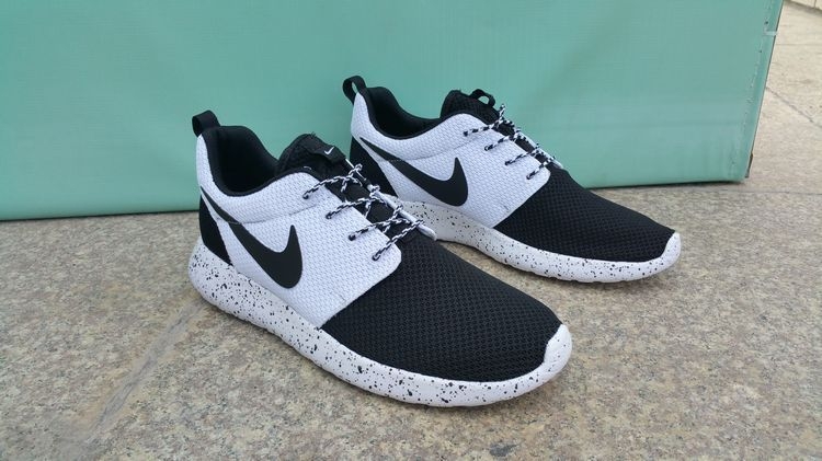 Nike Roshe Run ID  Black/White