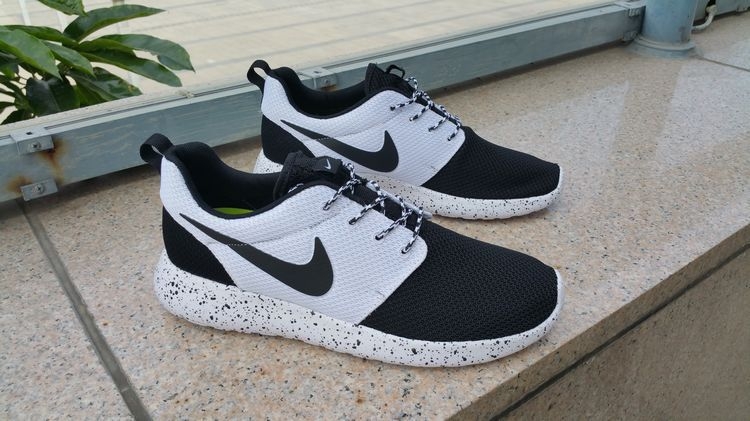 Nike Roshe Run ID  Black/White