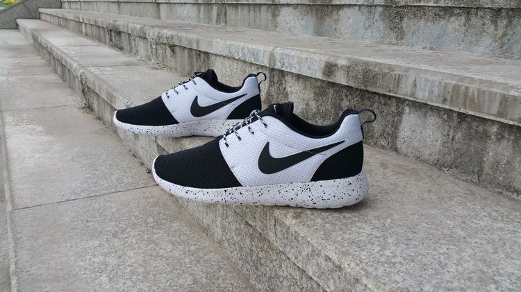 Nike Roshe Run ID  Black/White